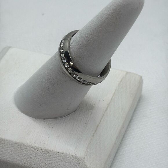 NWOT Size 12 Stainless steel with zircon eternity band - Picture 2 of 4